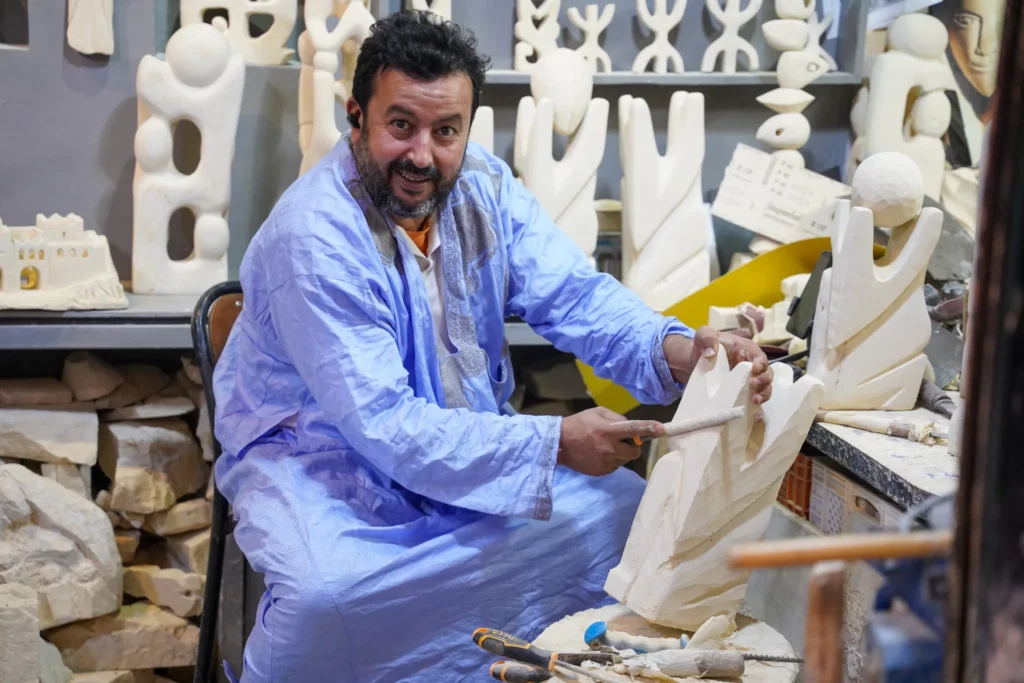 Ali sculpteur kasbah souss agadir